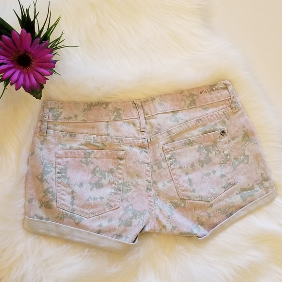 Bullhead ❤ Roll Cuff Floral Jean Shorts Stretch

3 - Picture 3 of 7